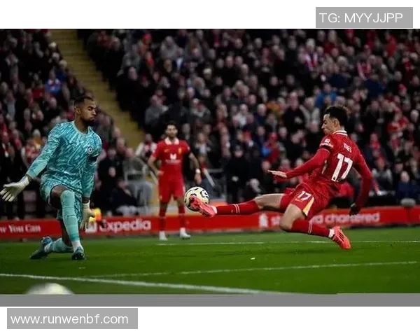 英超硝烟再起:阿森纳、曼联、切尔西赛况速递,谁主沉浮? 英超硝烟再起:阿森纳、曼联、切尔西赛况速递,谁主沉浮?